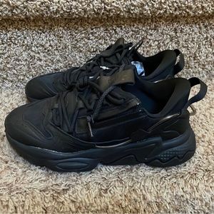 Adidas OZWEEGO ZIP black woman 6 (or men size: 4)